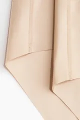 Pack de dos bombachas moldeadoras de tiro alto color nude, confeccionadas en microfibra con efecto invisible y ribetes cortados a láser.