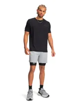 Short deportivo Under Armour Vanish Woven de color gris, ultraligero y de secado rápido, con bolsillos laterales y logo de la marca en la pierna izquierda.