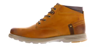 Botas de cuero color tostado con cordones oscuros, diseño de caña media y suela de goma antideslizante en tono claro.
