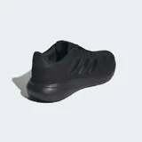 Championes de running Adidas Response Runner, completamente negros, con exterior de malla transpirable, tres franjas laterales en relieve y mediasuela de EVA.