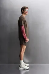 Camiseta deportiva Ridar x Zara Athleticz color marrón, de cuello redondo y manga corta, confeccionada en tejido ligero y elástico con estructura perforada y tecnología de secado rápido.