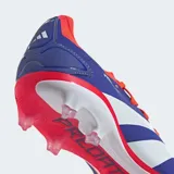 Championes de fútbol Adidas Predator Pro FG, color azul con tres franjas blancas en el lateral. Presentan detalles en rojo en el cuello y cordones, y suela con tapones transparentes.