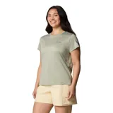 Remera técnica Columbia Bluevista Hill para mujer con tecnología Omni-Wick que absorbe el sudor. Diseño de manga corta y cuello redondo en color verde, con faldón posterior y aberturas en el dobladillo lateral.