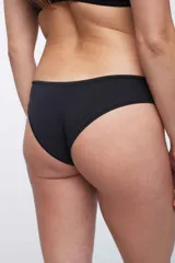 Bombacha vedetina color ladrillo, confeccionada en microfibra suave y elástica, con fundillo de algodón.