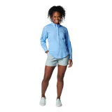Camisa de manga larga Columbia, diseñada para actividades al aire libre, con cuello abotonado, cierre frontal de botones y bolsillo pequeño en el pecho. Cuenta con tecnología de protección solar y ventilación.