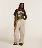 Pantalón fluido de Blue Steel confeccionado en mezcla de viscosa y lino, color beige, con cintura elástica fruncida y lazo ajustable del mismo tejido. Presenta un corte holgado de pernera ancha.