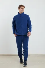 Pantalón de jogging azul marino de micropolar, con cintura elástica y puños ajustados.