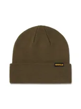 Gorro tejido tipo beanie de color verde oliva, con puño enrollado y etiqueta con el logo de la marca en el frente.