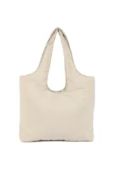 Bolso shopper color canela, con bolsillo frontal y doble asa de hombro.