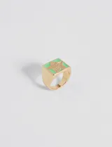 Anillo dorado con base cuadrada verde agua y estrella dorada con incrustaciones de strass.