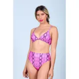 Bikini de dos piezas con estampado de piel de serpiente en color fucsia. El corpiño es de estilo triangular con breteles finos y la bombacha es de tiro alto.