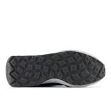 Championes New Balance modelo 370, unisex, color azul con detalles en blanco y gris.