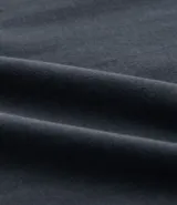 Vestido corto negro de algodón, corte muscle tee, cuello redondo y volados maria.