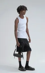 Musculosa básica blanca de tela morley con moldería slim-fit.