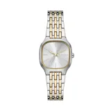 Reloj Skagen de la colección Mellem Lille con caja de 28 mm y esfera plateada minimalista. Presenta un diseño bicolor en acero inoxidable con eslabones plateados y dorados, movimiento de tres agujas y resistencia al agua de 3 ATM.