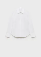 Camisa de popelín de algodón con diseño entallado, cuello camisero, cierre frontal con botones y mangas largas con puños abotonados.