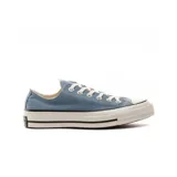 Zapatillas Converse Chuck 70 de lona color celeste, con plataforma de goma blanca y cordones blancos.