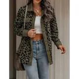 Sobre camisa de pana con estampado animal print, cuello camisero, mangas largas y cierre frontal con botones.