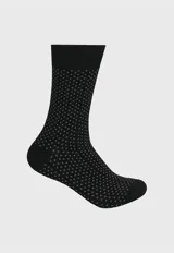 Pack de cuatro pares de medias de caña media marca Arrow, con diseños variados que incluyen rayas horizontales, puntos pequeños y lisos en tonos azul, negro, verde militar y gris.