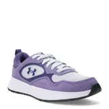 Championes Under Armour modelo Mirage Sport, color violeta con detalles en blanco. Presentan una combinación de gamuza y malla en la parte superior, con el logo de la marca en el lateral y una suela de goma blanca con refuerzo negro en la puntera.