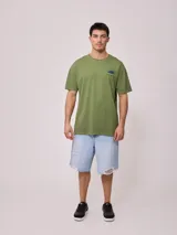 Remera blanca de algodón con estampado en el frente y la espalda. Corte oversized.