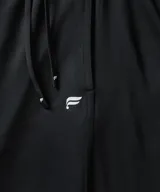 Pantalón Fabletics de pierna ancha y corte holgado color negro, confeccionado en suave tejido Cloud Jersey. Cuenta con cintura elástica con cordón ajustable y bolsillos laterales.