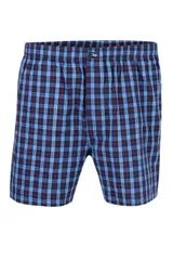 Calzoncillo tipo bóxer de tela con estampado a cuadros en tonos de azul y líneas rojas, con cintura elástica y bragueta con botones.
