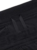 Short deportivo Under Armour Vanish Elite 2in1 de color negro, con diseño de doble capa que incluye shorts de compresión integrados. Cuenta con cintura elástica con cordón y perforaciones láser para mayor ventilación.