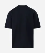 Remera masculina de corte boxy, color marrón oscuro, con cuello redondo y mangas cortas. Confeccionada en malla pesada con textura gomosa.