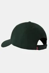 Gorra de béisbol Levi's en color verde oscuro con visera curva y parche frontal bordado con el logo de la marca.