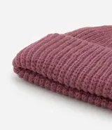 Gorro de lana acrílica negro con textura acanalada y borde plegado.