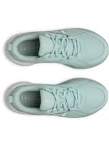 Championes de running Under Armour modelo Assert 11, color verde agua con detalles en blanco. Presentan una parte superior de malla transpirable con revestimientos de cuero sintético para mayor soporte, mediasuela con tecnología de amortiguación Charged+ y suela de goma resistente.