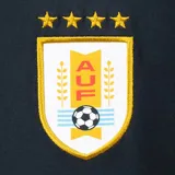 Pantalón deportivo Nike azul marino, corte ajustado, con cintura elástica y bolsillos laterales. Presenta el escudo de la Asociación Uruguaya de Fútbol (AUF) con cuatro estrellas bordado en la pierna izquierda y el logo de Nike en blanco en la pierna derecha.