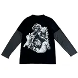 Remera de manga larga con diseño de doble capa, cuerpo negro con estampado gráfico de una calavera en motocicleta y mangas largas en color gris oscuro. Corte oversize.