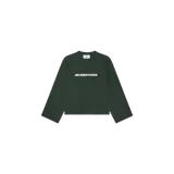 Remera manga larga verde oscuro Eme Studios, con cuello redondo y estampado contrastante con el logotipo de la marca en el pecho.