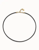 Colgante de cuero negro con cierre bañado en oro de 18k.