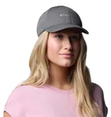 Gorra de béisbol color gris oscuro, con visera curva y cierre ajustable posterior. Presenta el logo de Columbia bordado en blanco en el panel frontal.