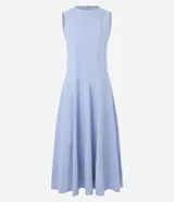 Vestido midi evasé de la marca Cortelle, confeccionado en bengalina de algodón con elastano. Presenta cuello redondo, diseño sin mangas con breteles anchos y cierre trasero mediante cremallera.