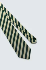 Corbata ancha de seda con diseño de rayas diagonales anchas en color verde oscuro y beige claro.