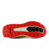 Championes de trail running New Balance Garoé V2, color amarillo con detalles en negro y rojo.