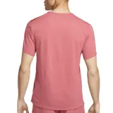 Remera Nike de hombre color salmón, de corte clásico y mangas cortas. Presenta el logo de la marca en el pecho.