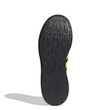 Championes Adidas Lite Racer 4.0 de diseño liviano, confeccionados en malla transpirable. Presentan mediasuela con tecnología Cloudfoam para mayor amortiguación y suela de goma resistente. El diseño es negro con las tres tiras laterales y detalle en la lengüeta en color amarillo neón.