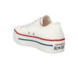 Championes urbanos Converse Chuck Taylor All Star con plataforma, color blanco con detalles en azul y rojo.
