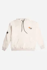 Canguro de felpa color crudo con capucha y bolsillo tipo canguro. Presenta un estampado pequeño en el pecho y un parche con logo en la manga izquierda.