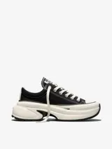Zapatillas Converse modelo Run Star Crush Ox, de lona color negro con suela chunky de plataforma blanca y suela dentada negra.