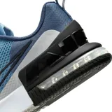 Championes de entrenamiento Nike Max Alpha Trainer 6, color azul con detalles en negro y blanco. Presentan una estructura de malla transpirable, el logo Swoosh en el lateral y unidad Max Air en el talón para mayor amortiguación.