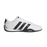 Championes Adidas Groundpulse de perfil bajo, inspirados en el automovilismo. Presentan un exterior blanco con las tres tiras características en negro, costuras decorativas acolchadas y suela de caucho negra con diseño envolvente en el talón.