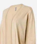 Cardigan de punto abierto, color marrón, con mangas largas y diseño holgado. Confeccionado en una mezcla de viscosa, poliéster y poliamida, ofrece una textura suave y versátil para diversas ocasiones.