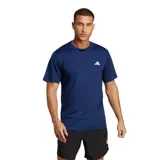 Remera de training Adidas color azul marino, de corte clásico y mangas cortas, con logo blanco estampado en el pecho. Confeccionada con tecnología Aeroready.