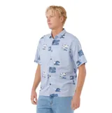 Camisa de manga corta Rip Curl modelo Aots Ty Williams Shirt, color celeste con estampado gráfico de bloques y olas en tonos de azul.